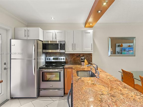 2nd image of 5121 W Oakland Park Blvd #304