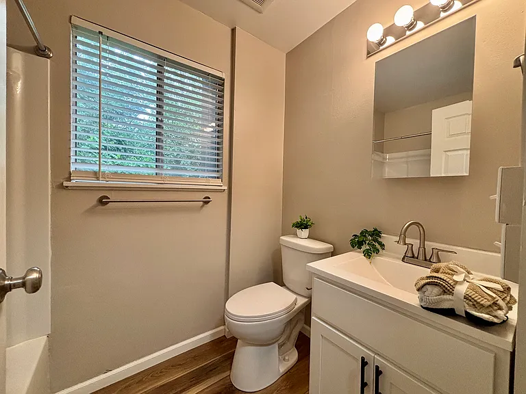 1105 Catalpa Cir — Photo 13