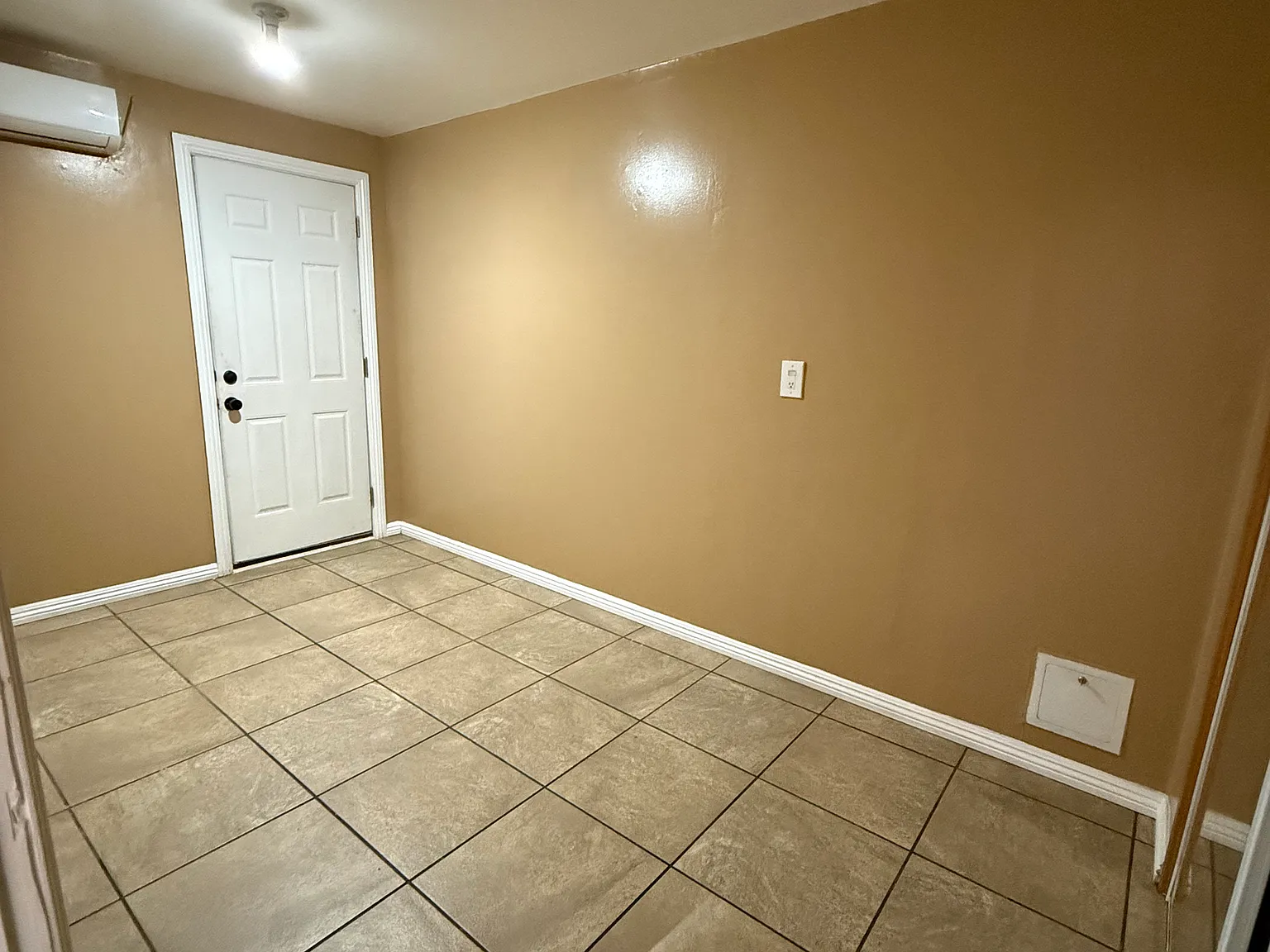 1 bed, 1.5 bath, 1296 sqft, $2,000 — Photo 3