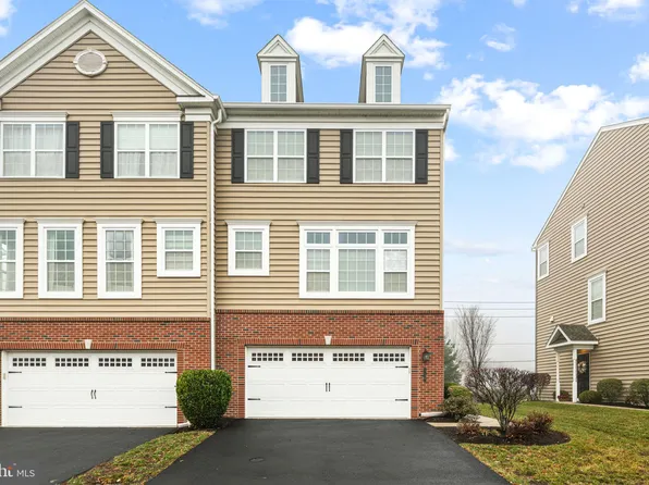 119 Carillon Hill Ln, Sellersville, PA 18960