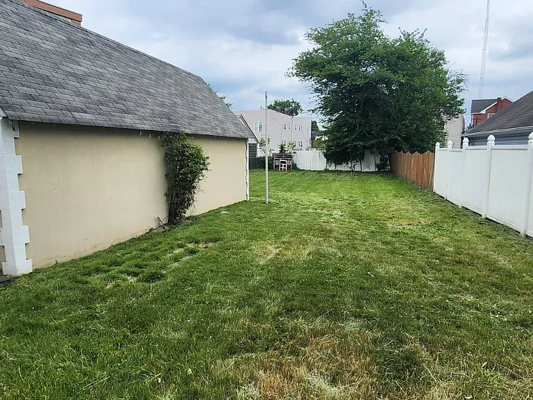619 W Blancke St — Photo 20