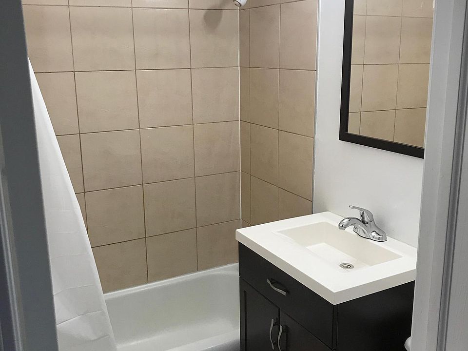2nd image of 6919 N Sheridan Rd APT 413