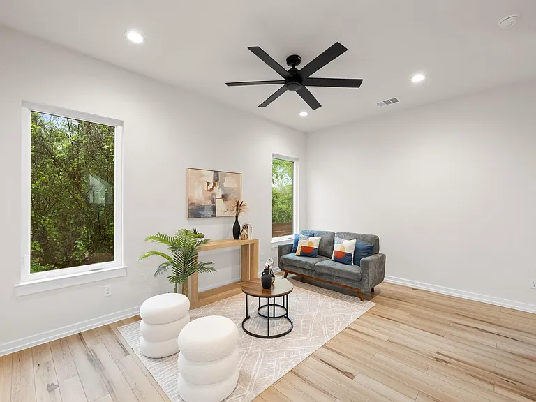2309 Montopolis Dr #7 — Photo 2