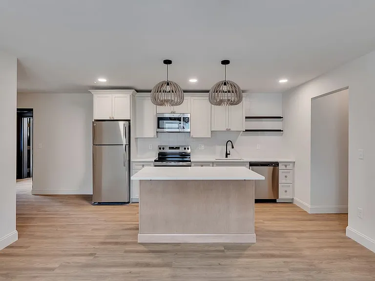 36 Pawling Ave #202 — Photo 7