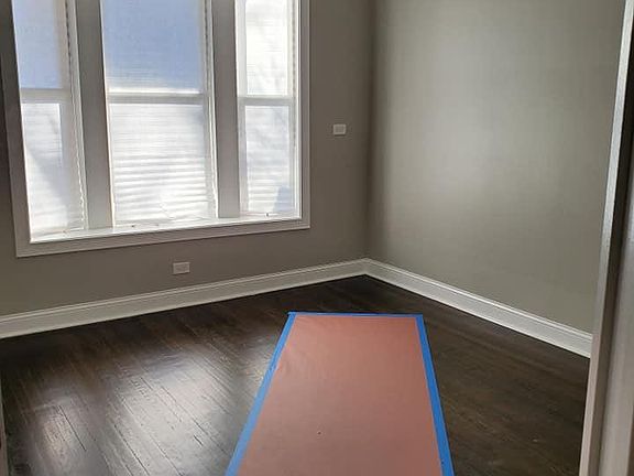 4th image of 229 E 55th Pl #B