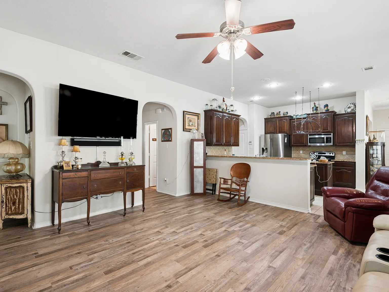 3 bed, 1770 sqft, $2,450 — Photo 2