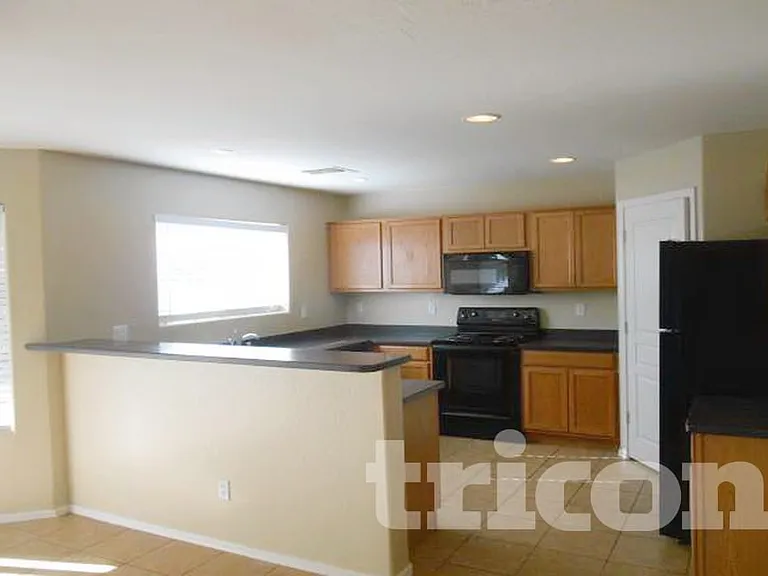 7213 W Pioneer St — Photo 10