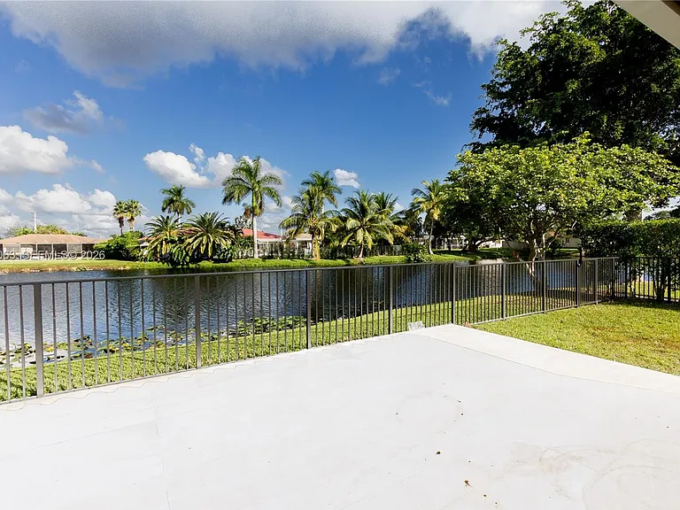 16641 Royal Poinciana Dr — Photo 34
