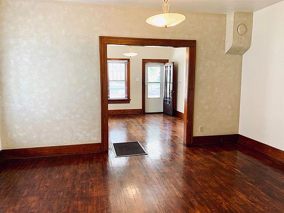 4th image of 336 S Lake St