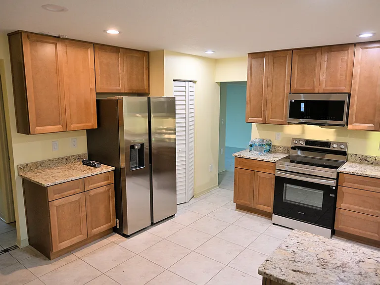 6745 Twelve Oaks Blvd — Photo 3