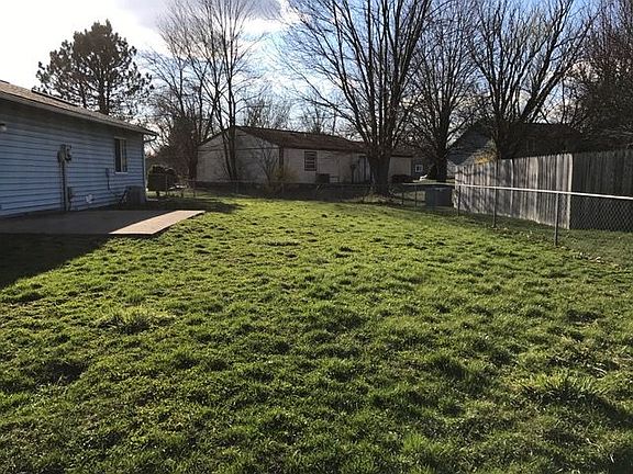 3rd image of 2723 N Heatherlea Dr