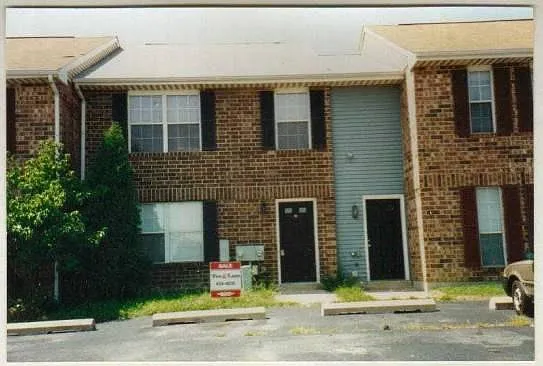 24 Deen St #A