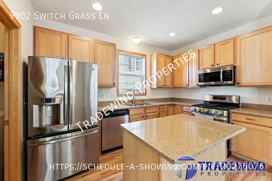 Wonderful 4 bed, 3.5 bath Townhome — Photo 3