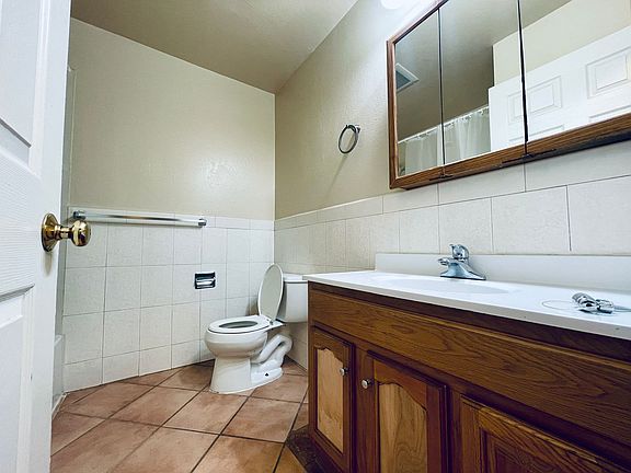5th image of 800 O St APT 1
