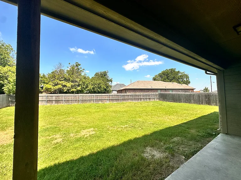 425 Nelson St — Photo 16