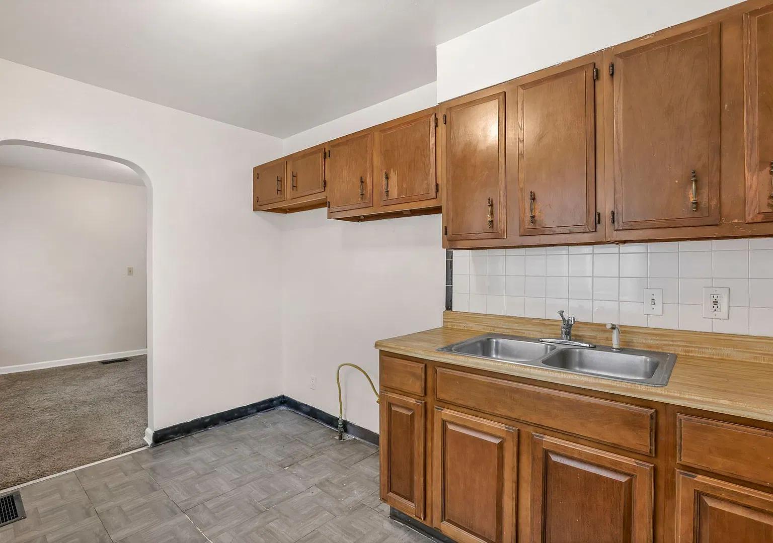 370 S Chase Ave — Photo 1