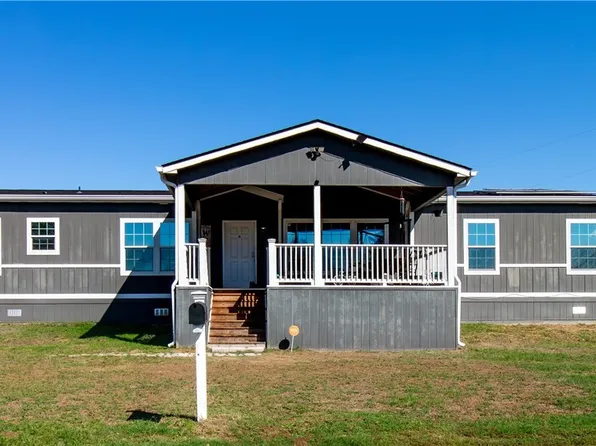 2201 N Henry St, Cuero, TX 77954