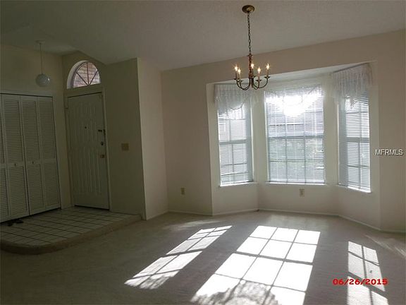 4th image of 560 Astoria Dr