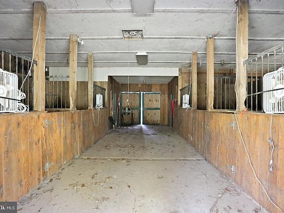 4th image of 847 Jonathan Rd