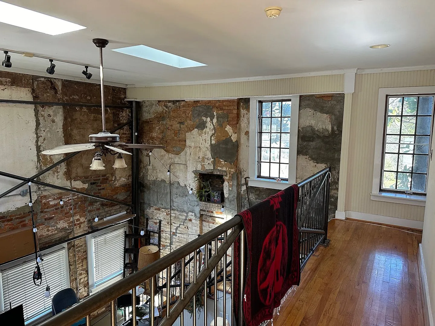 Must See Barber St Beauty — Photo 4