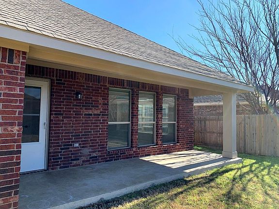 3rd image of 917 Virginia Ln