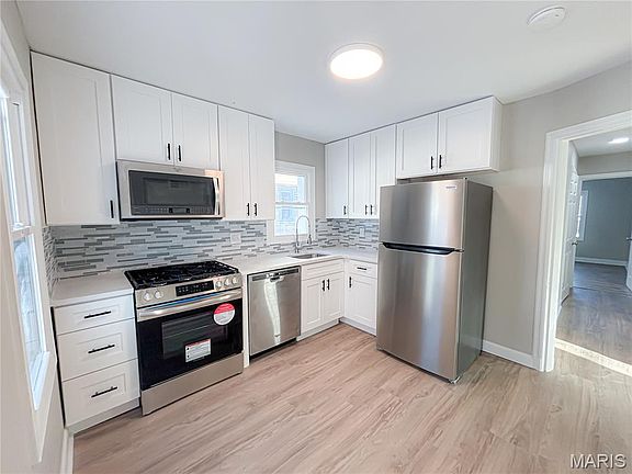 5th image of 3183 Clifton Ave