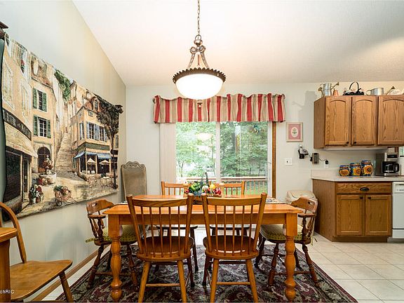 5th image of 15375 Grand Oak Dr