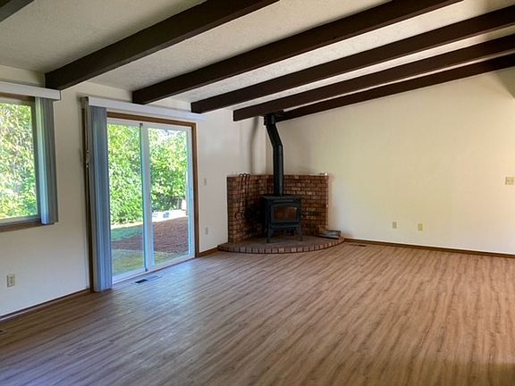 3rd image of 2377 Edgehill Ct S