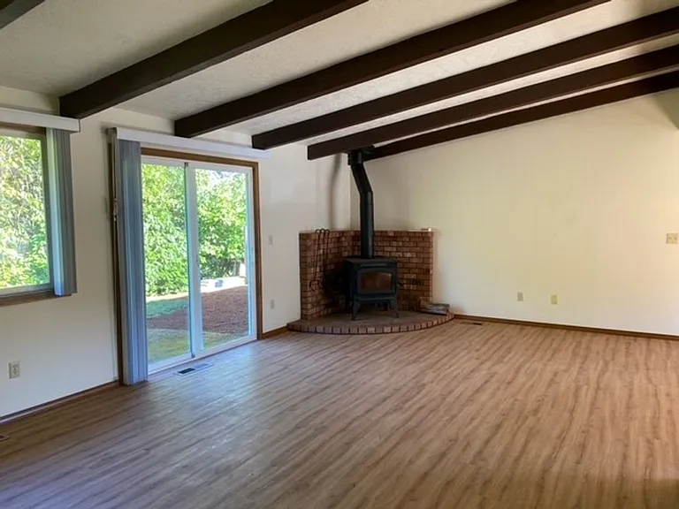 2377 Edgehill Ct S — Photo 3