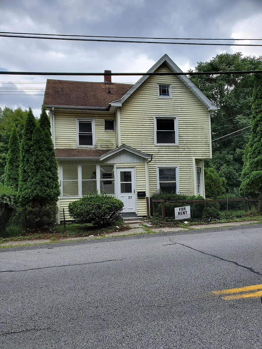 123 S Montgomery St photo 1