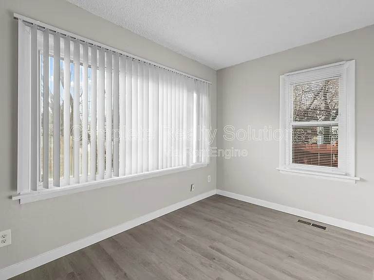 2056 Coleridge Dr — Photo 18