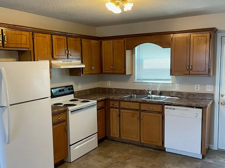 5719-5721 Mouse Creek Rd NW — Photo 3