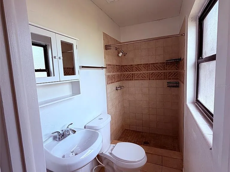 6411 Santa Monica Dr — Photo 8