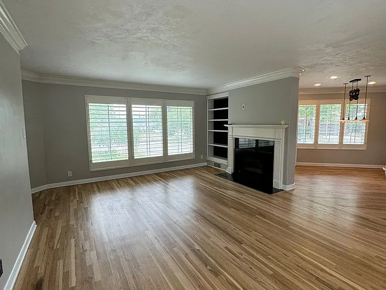1933 E Bryan Ave — Photo 2
