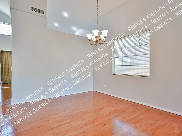 9710 S 45th Ave — Photo 7