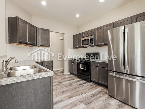 5th image of 10125 Hidden Village Dr
