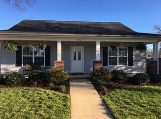 302 Llewellyn St, Belmont, NC 28012