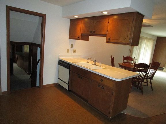 5th image of 714 E 169th St