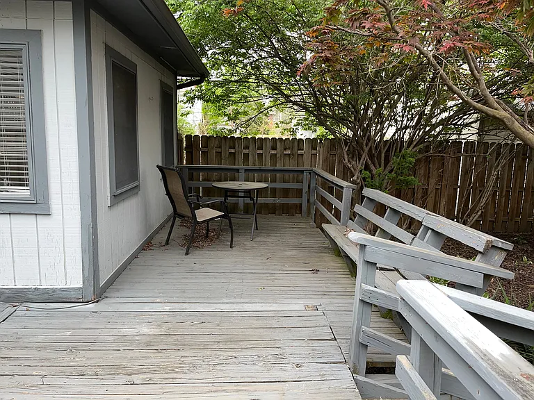 Hunter Ave — Photo 19