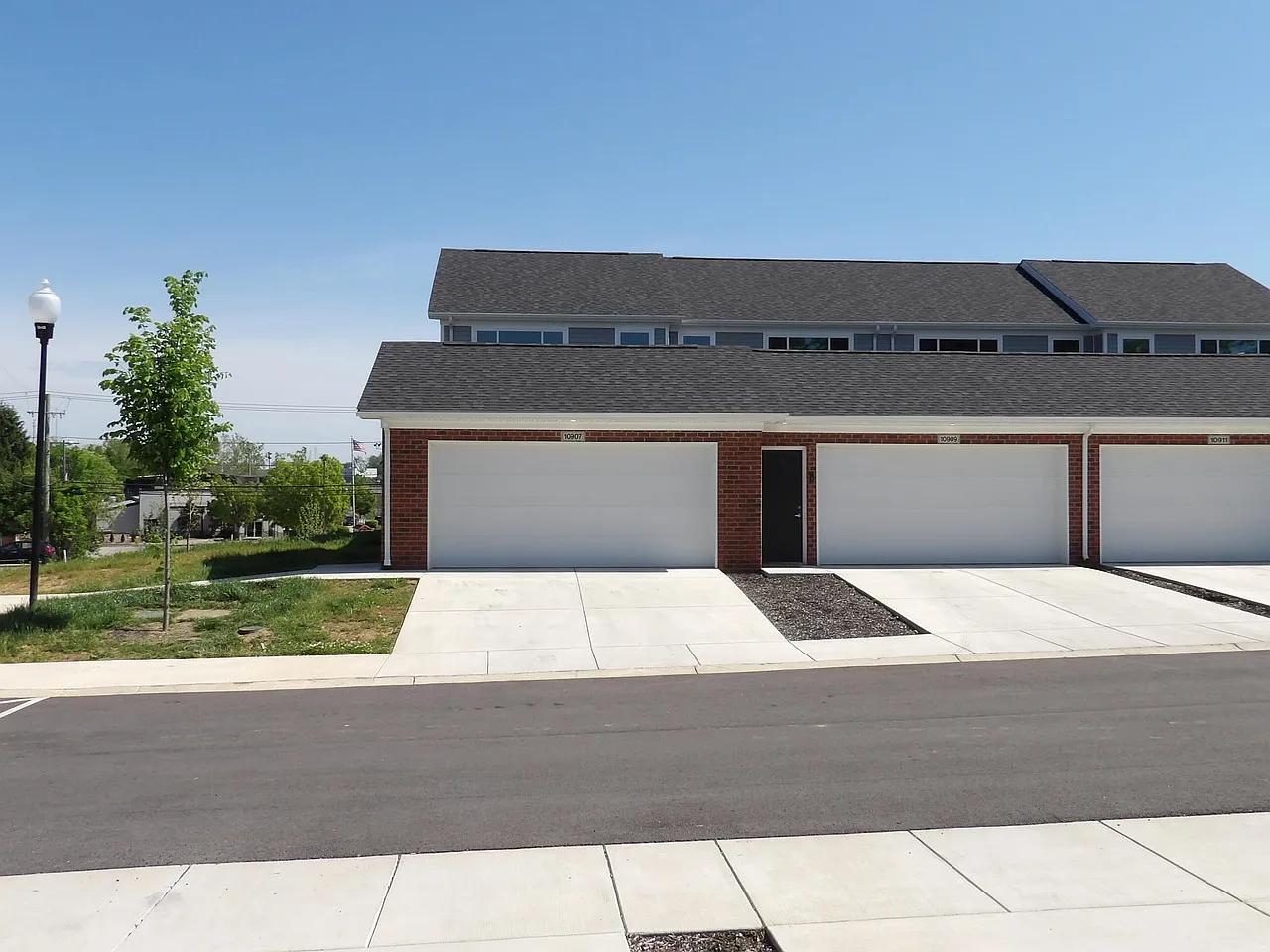 2 bed, 1300 sqft, $1,995 — Photo 1