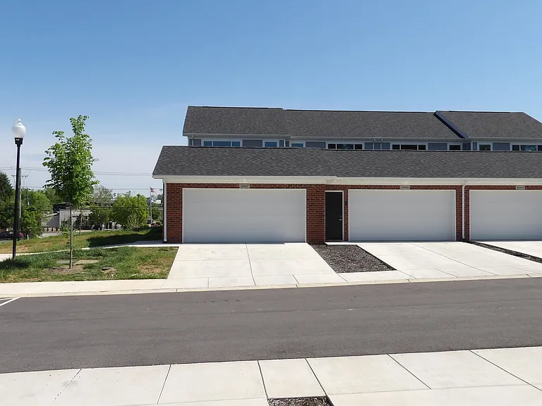 10907 Cole Thompson Ln — Photo 2