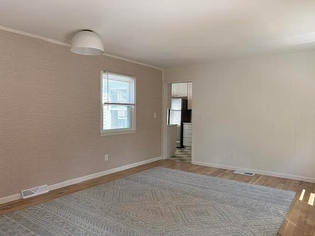 715 Linda Vista St — Photo 4