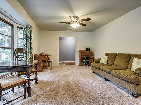 Lots of space.  Great lighting!
