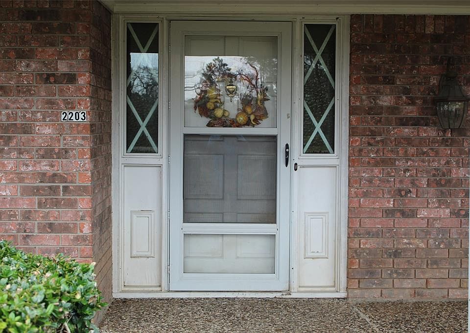 1st image of 2203 Myrtlewood St