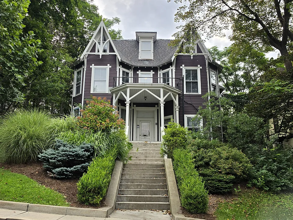 105 Dewitt Pl #9
