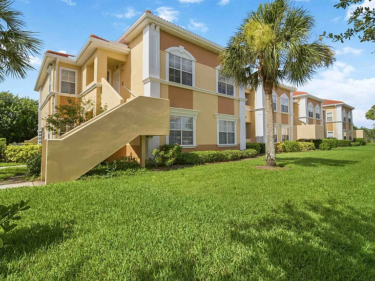 1000 Villagio Cir #201 — Photo 30