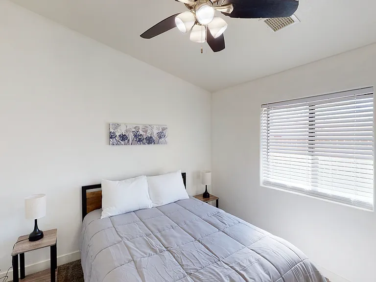 571 N 10th Pl — Photo 11