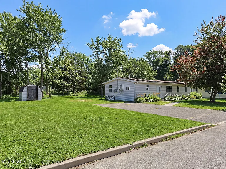 105 Floyd Ln — Photo 2