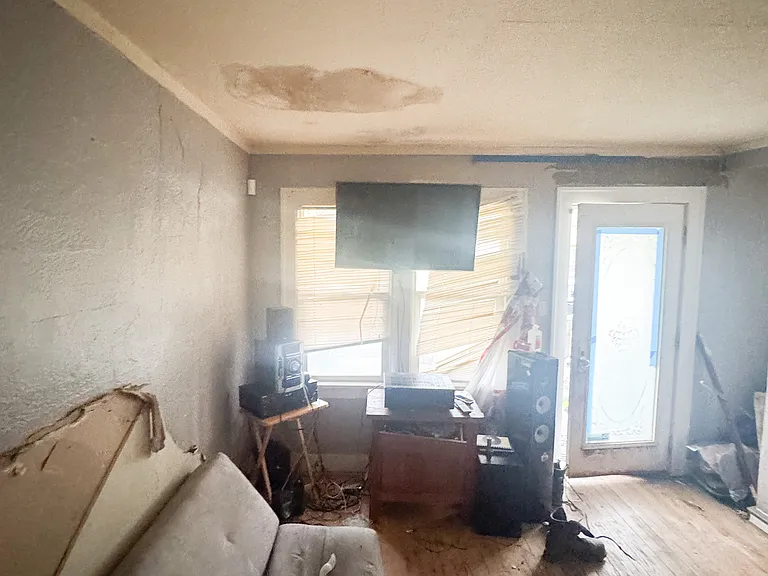 612 Neubert Ave — Photo 3