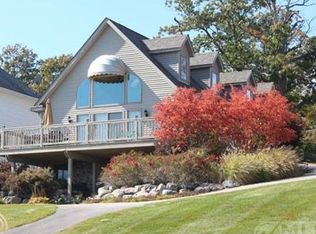 1020 N Riverside Ave, Saint Clair, MI 48079